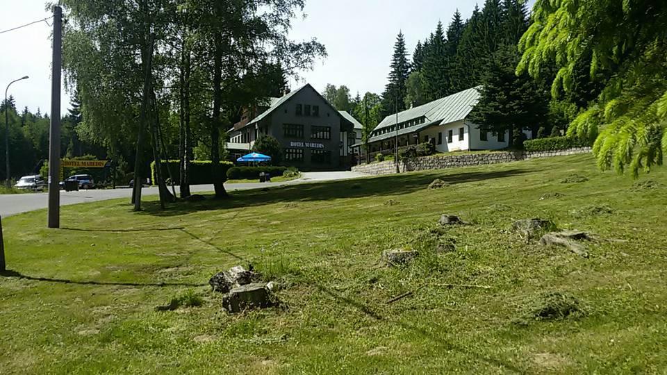Hotel Maredis Korenov Exterior photo
