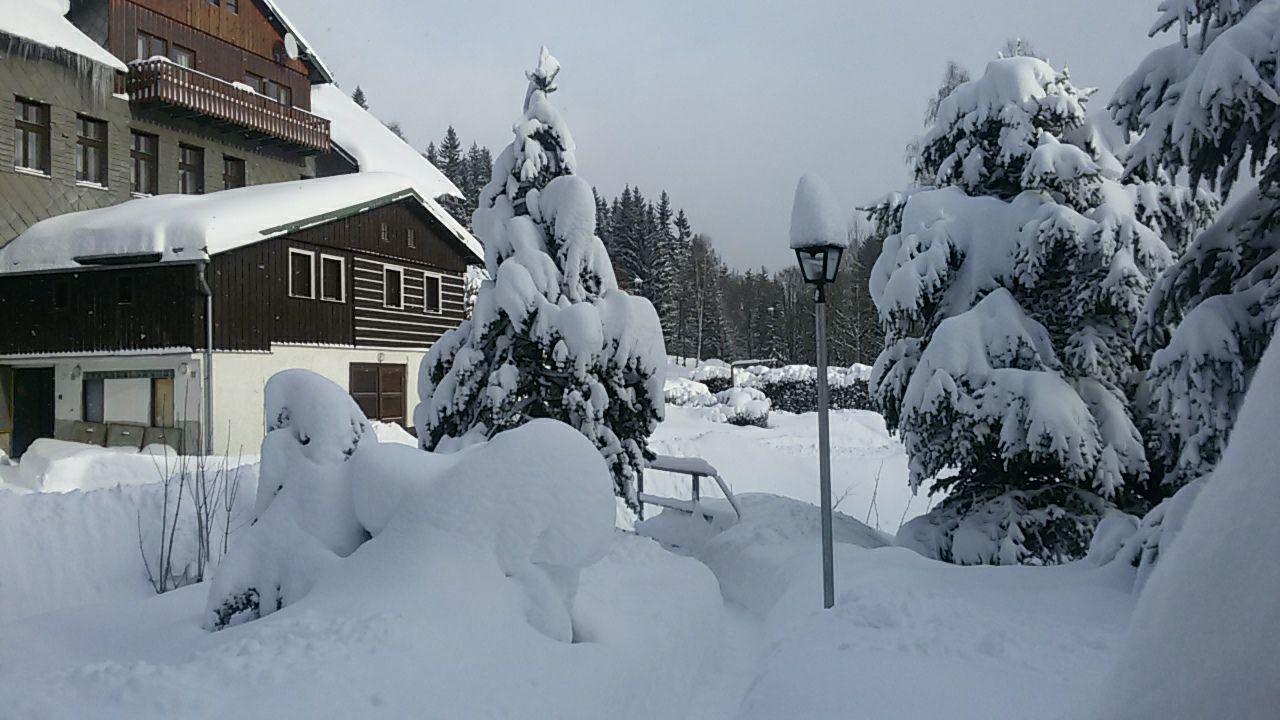 Hotel Maredis Korenov Exterior photo