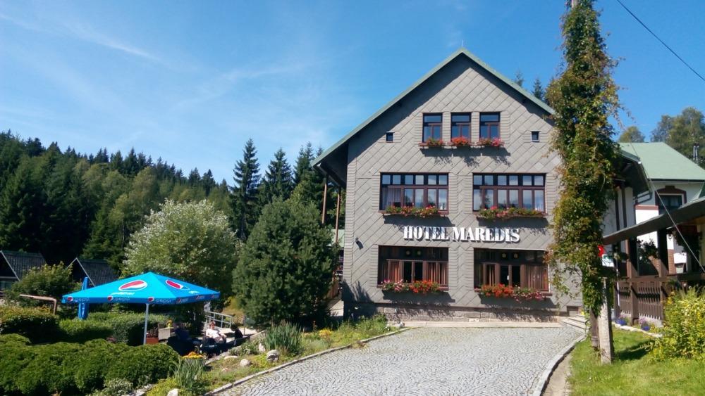 Hotel Maredis Korenov Exterior photo