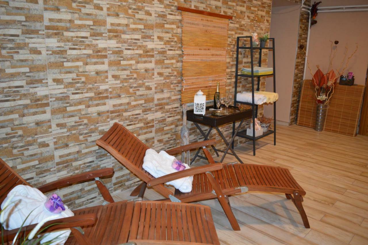 Hotel Maredis Korenov Exterior photo